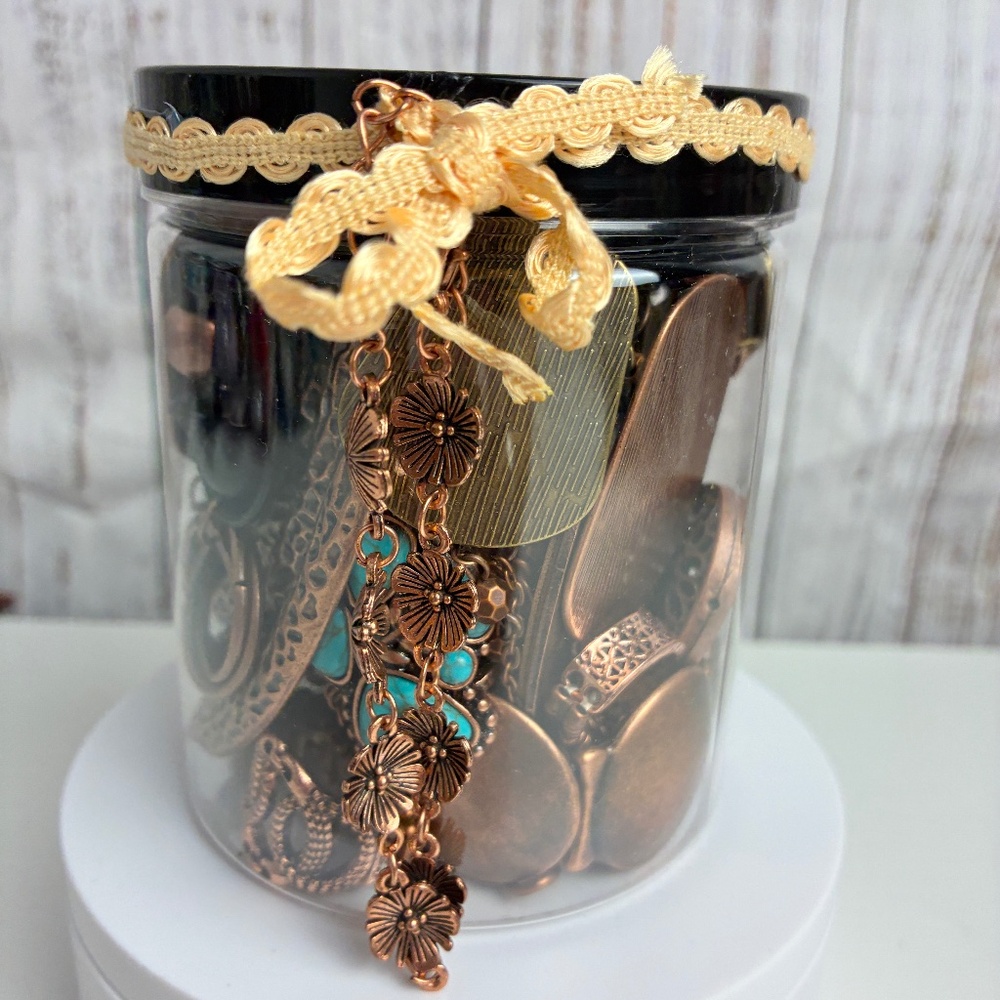 Mystery Treasure 16 oz Jar - Lot 0258